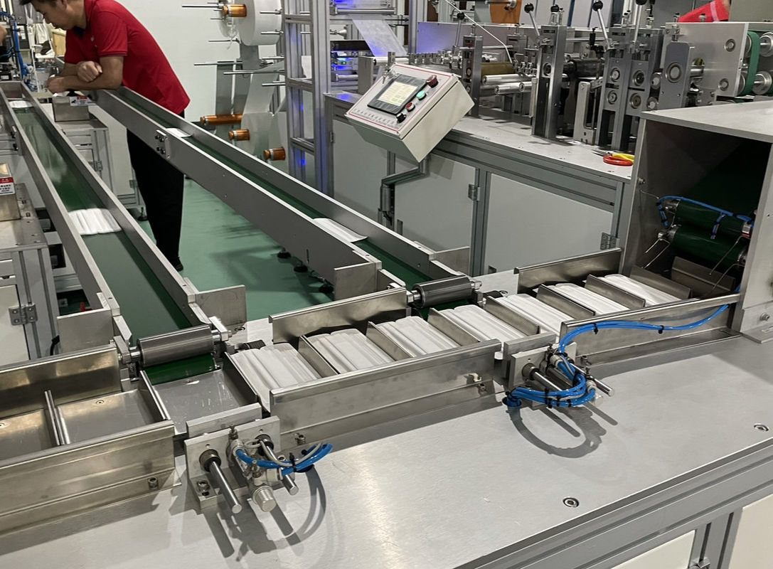 Face Mask Maker Machine 120Pcs/Min Fully Automated   One Operator For One To Three Masks
