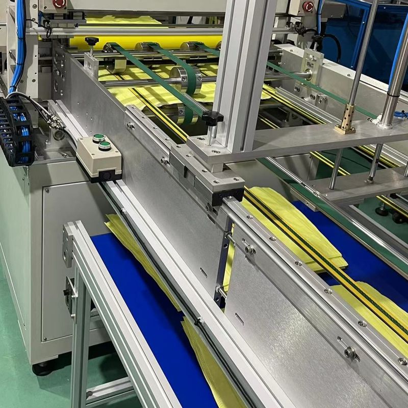 Professional Air Filter Bag Processing Integrated Machine Ultrasonic Intermediate Effect Air Filter Bag Making Machine.